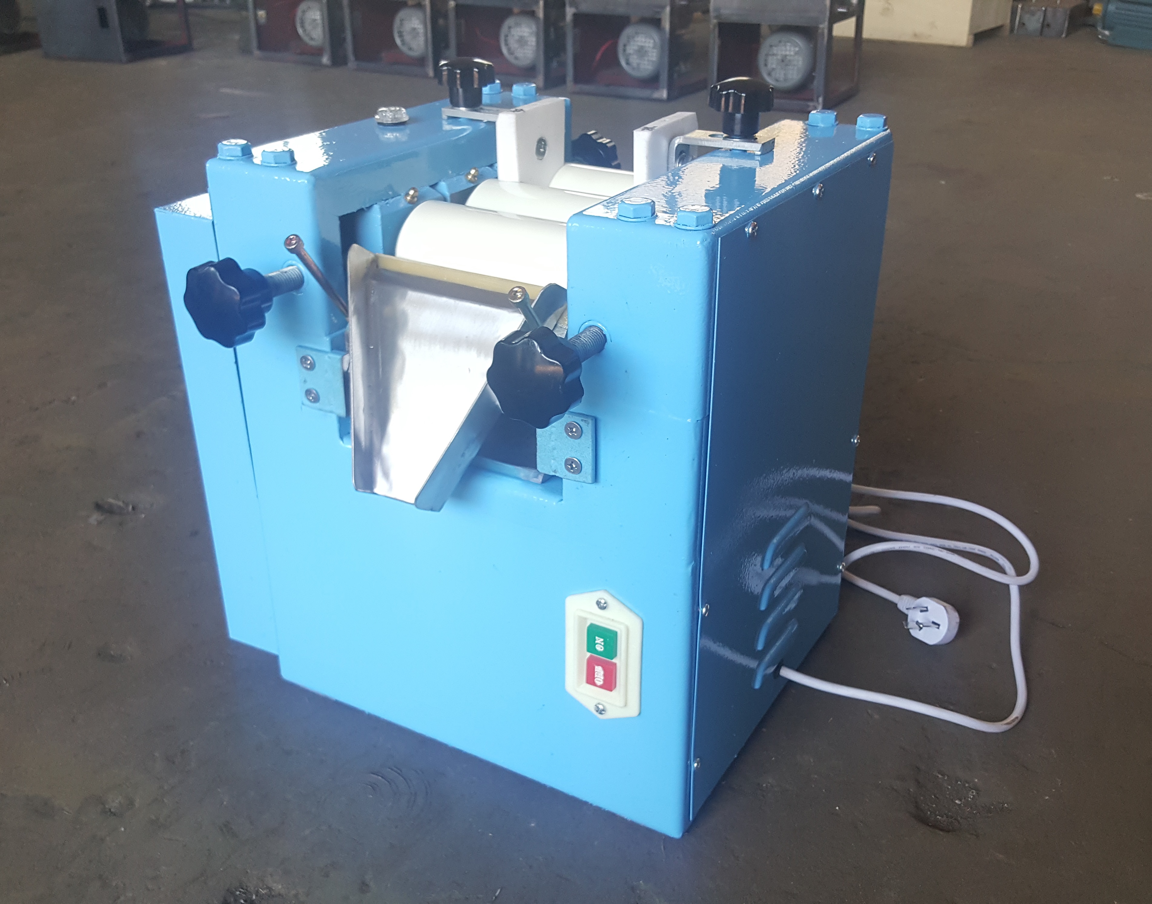 Lab 3-Roll Mill (ceramic roller type)