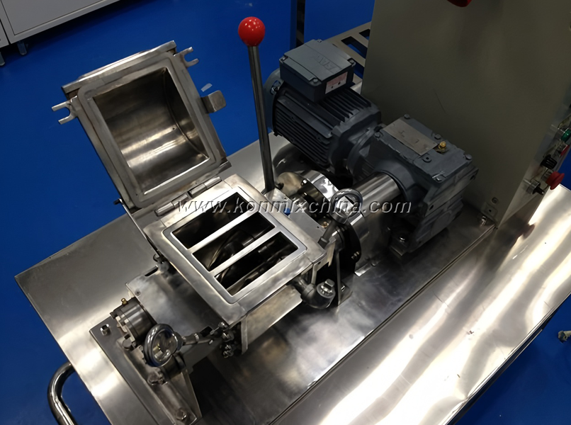 Kneading Machine With Heating Function