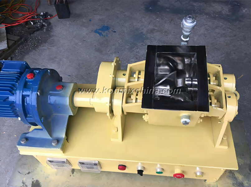 Kneading Machine With Heating Function