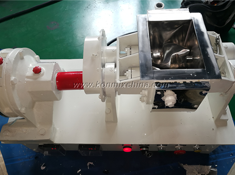 Kneading Machine With Heating Function