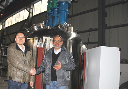 UAE user inspects their mixer